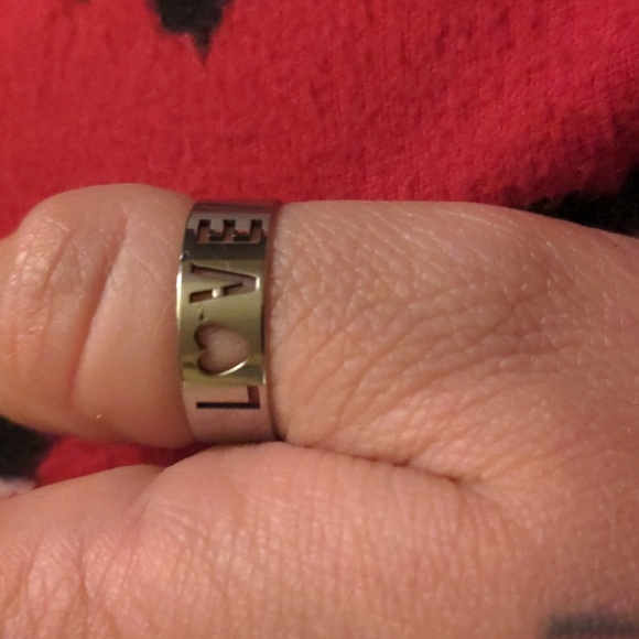 Love Ring NWT Stainless Steel Size 19 Women's Jewelry - Picture 3 of 5